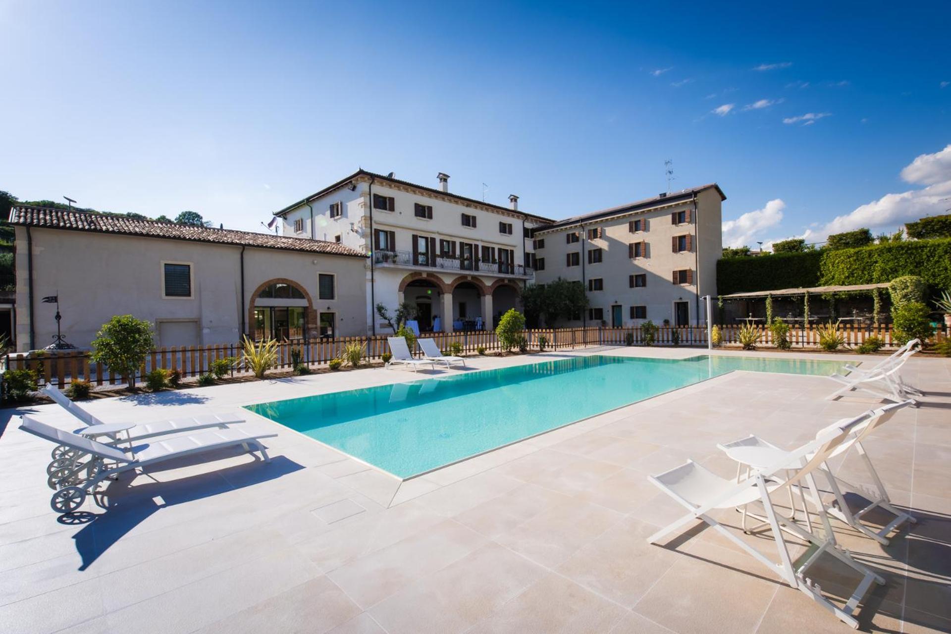Verdeolivo 1876 - Apartments & Pool Mezzane di Sotto Bagian luar foto