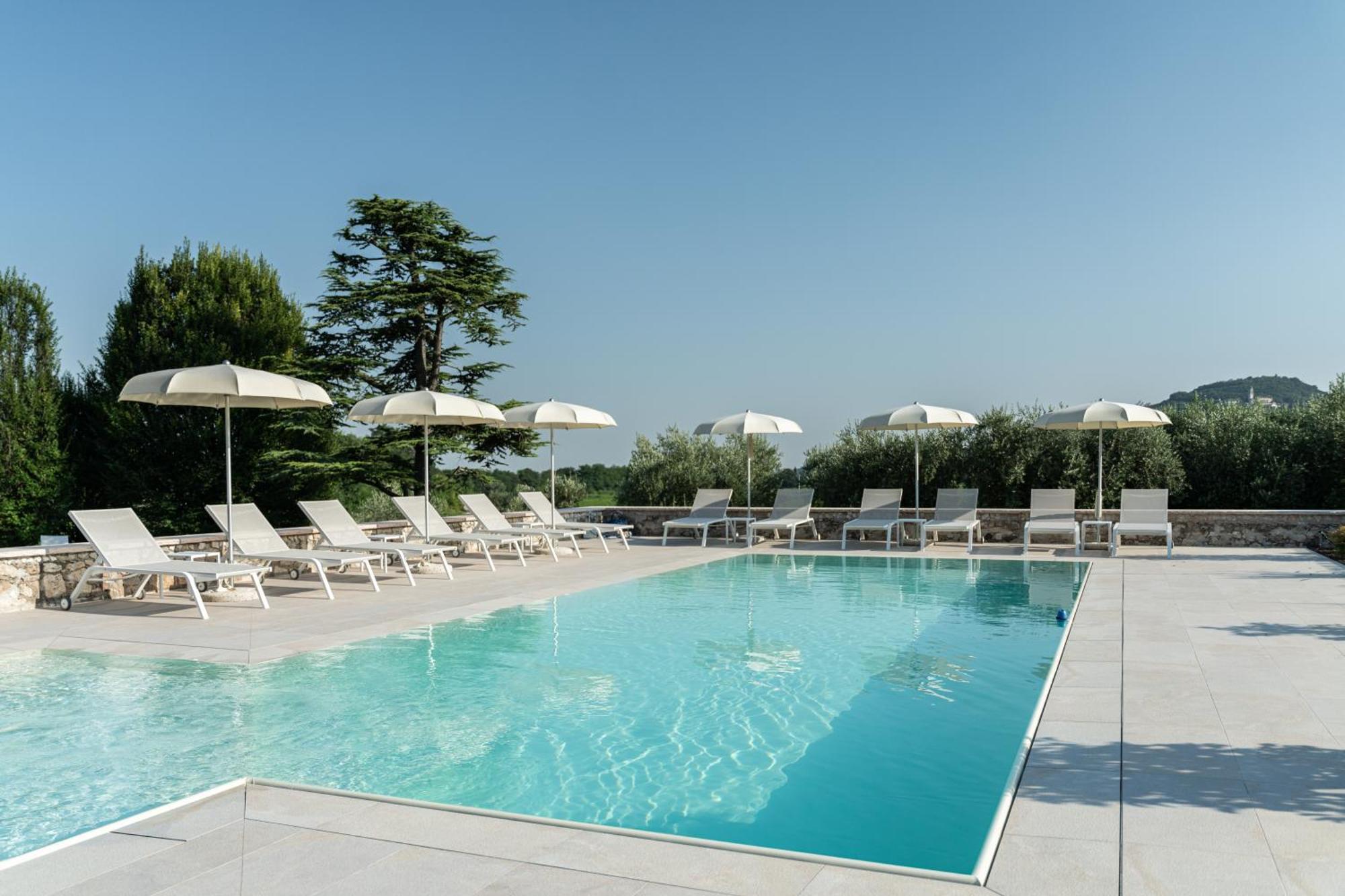 Verdeolivo 1876 - Apartments & Pool Mezzane di Sotto Bagian luar foto