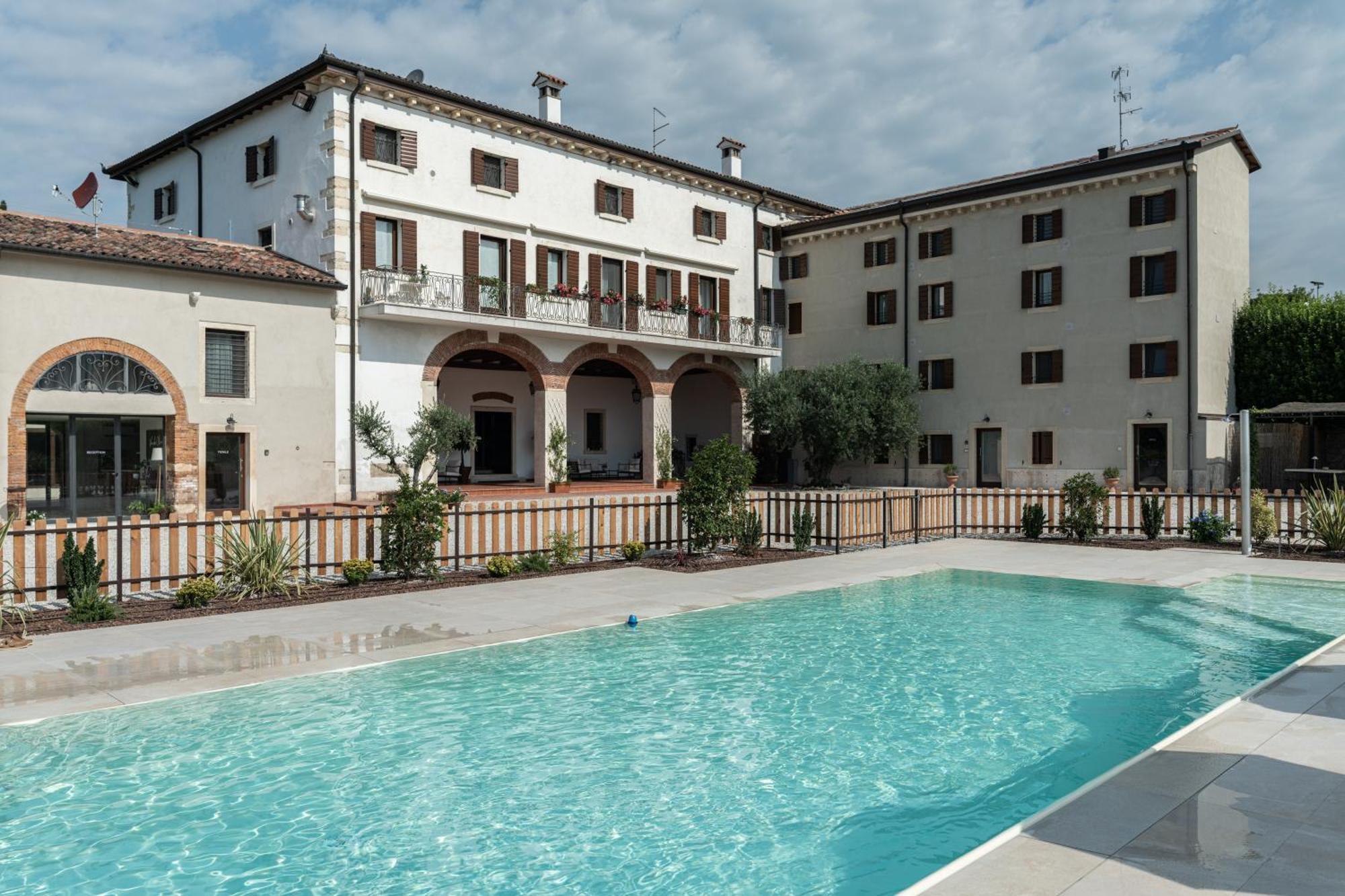 Verdeolivo 1876 - Apartments & Pool Mezzane di Sotto Bagian luar foto
